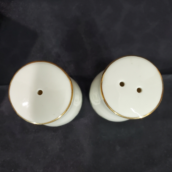 VINTAGE Christmas Holiday Porcelain Salt and Pepper Shakers NWB Made in Japan - Picture 4 of 6